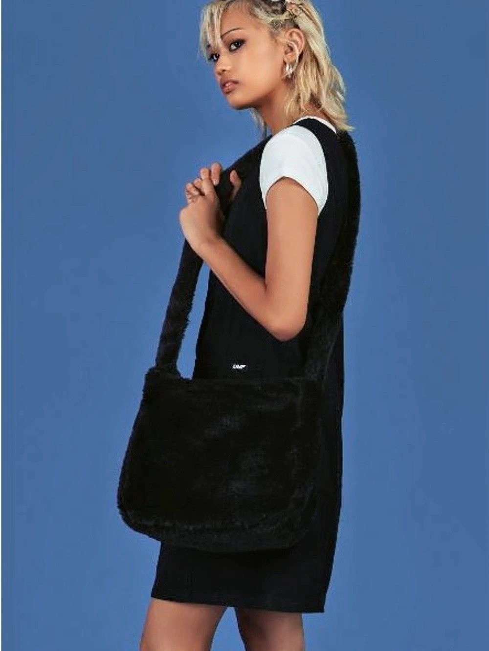 UNIF Faye Black Shoulder Bag Fluffy